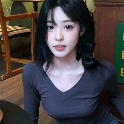 时尚女王：Iris的华丽传奇